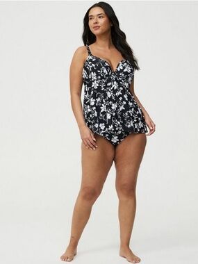 NWOT Torrid Wired Fit & Flare Tankini (TOP ONLY)